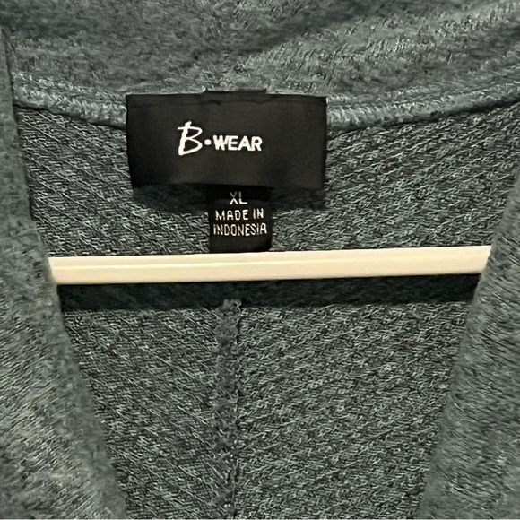 B WEAR, Women’s Cowl Neck, Long Sleeve, Comfy Gray Shirt, Size X-Large - Picture 3 of 11